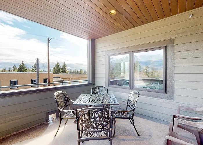 Sparkling Glacier - Suite 202