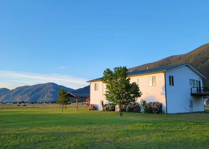 Gnp Columbia Mountain Chalet - Heavens Peak
